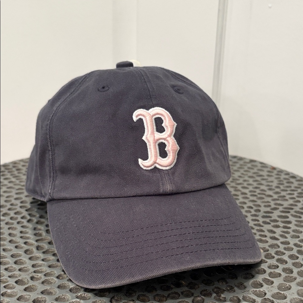 Women’s Boston Red Sox Custom size Medium Baseball Hat Navy with Light Pink